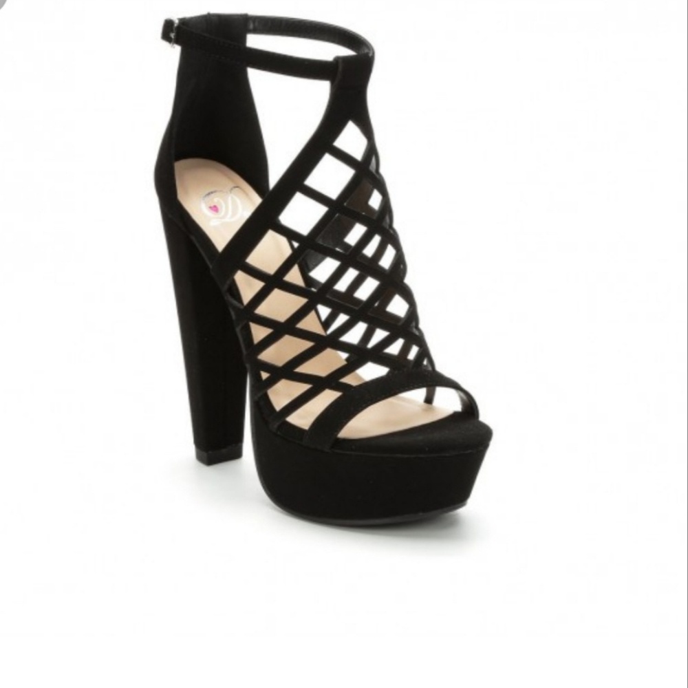 Heels - Picture 3 of 4